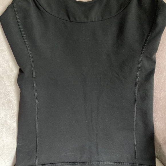 Lululemon 🍋 Scoop Neck Tank size 4 in black. - Picture 8 of 8